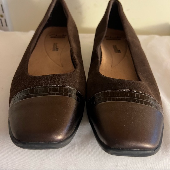 Clarks Artisan Womens Brown Suede Ballet Flats Slip On Comfort Shoes size 8.5M - Picture 2 of 4